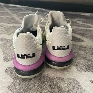 Lebron 17-low Glow In The Dark Size 10